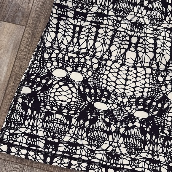 Lululemon black and white glacier power y tank top - Picture 4 of 7